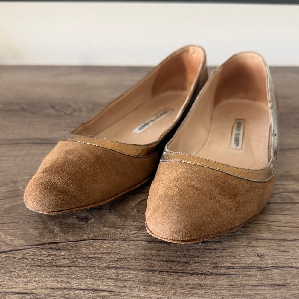 Manolo Blahnik Women’s Tan Suede Flats size 37/ US 7
